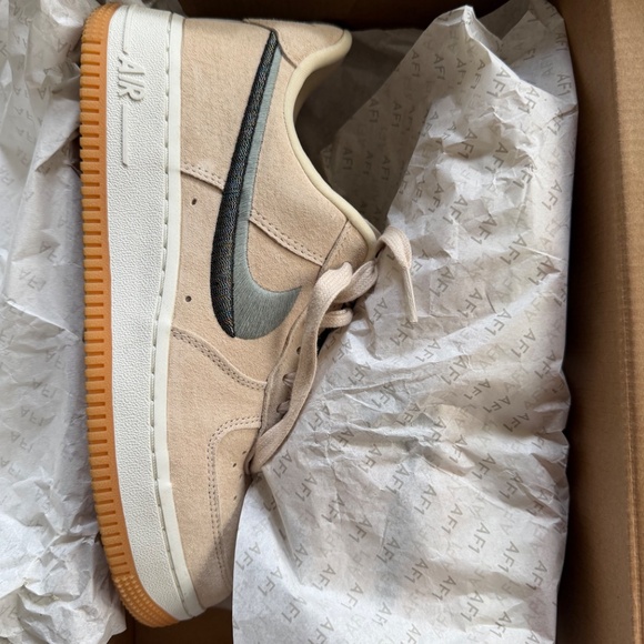 Nike Women’s Air Force 1 ‘07 LX - Picture 4 of 6